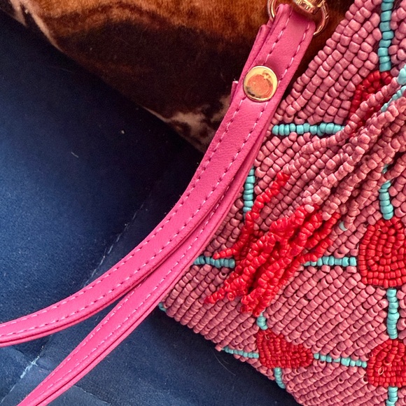 Sincerely Jules pink beaded heart clutch. - Picture 4 of 5